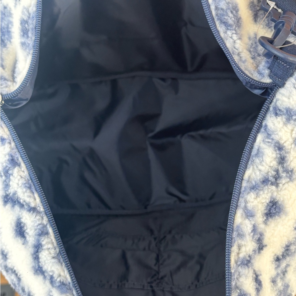 PINK Victoria's Secret Navy and Cream Travel Bag - Picture 2 of 2